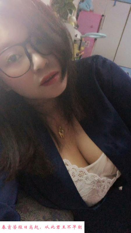 反差大胸眼睛妹 第2张