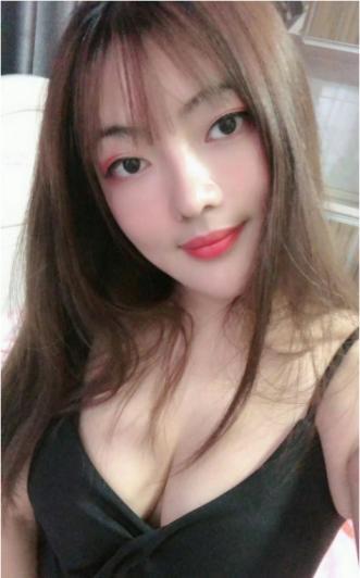 大胸肉臀少妇 第1张