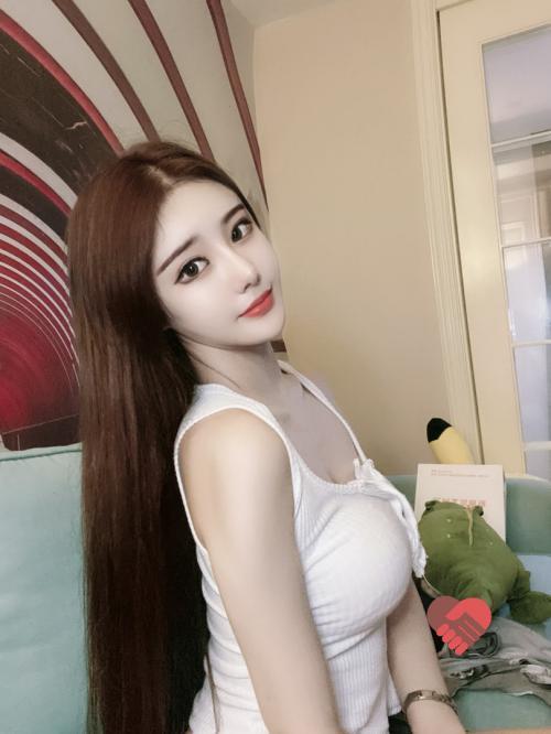 身材超好的性感美女狼友一定要看兼职的 第3张