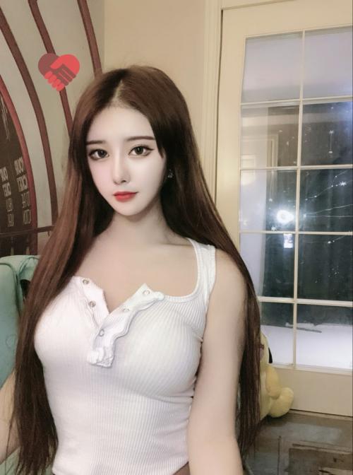 身材超好的性感美女狼友一定要看兼职的 第4张