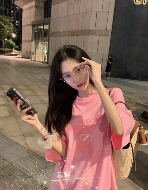 上海普陀区名媛小姐姐，最近抖音很火的那种名媛 第2张