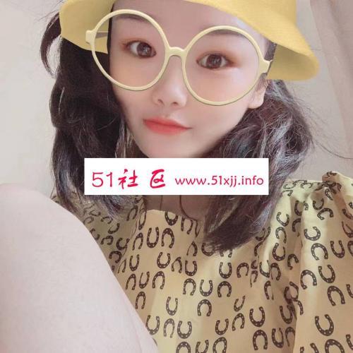 LY介绍超清纯的兼职萝莉学妹 第2张