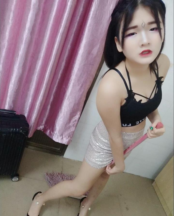 海口精神小妹胸大逼紧 第2张