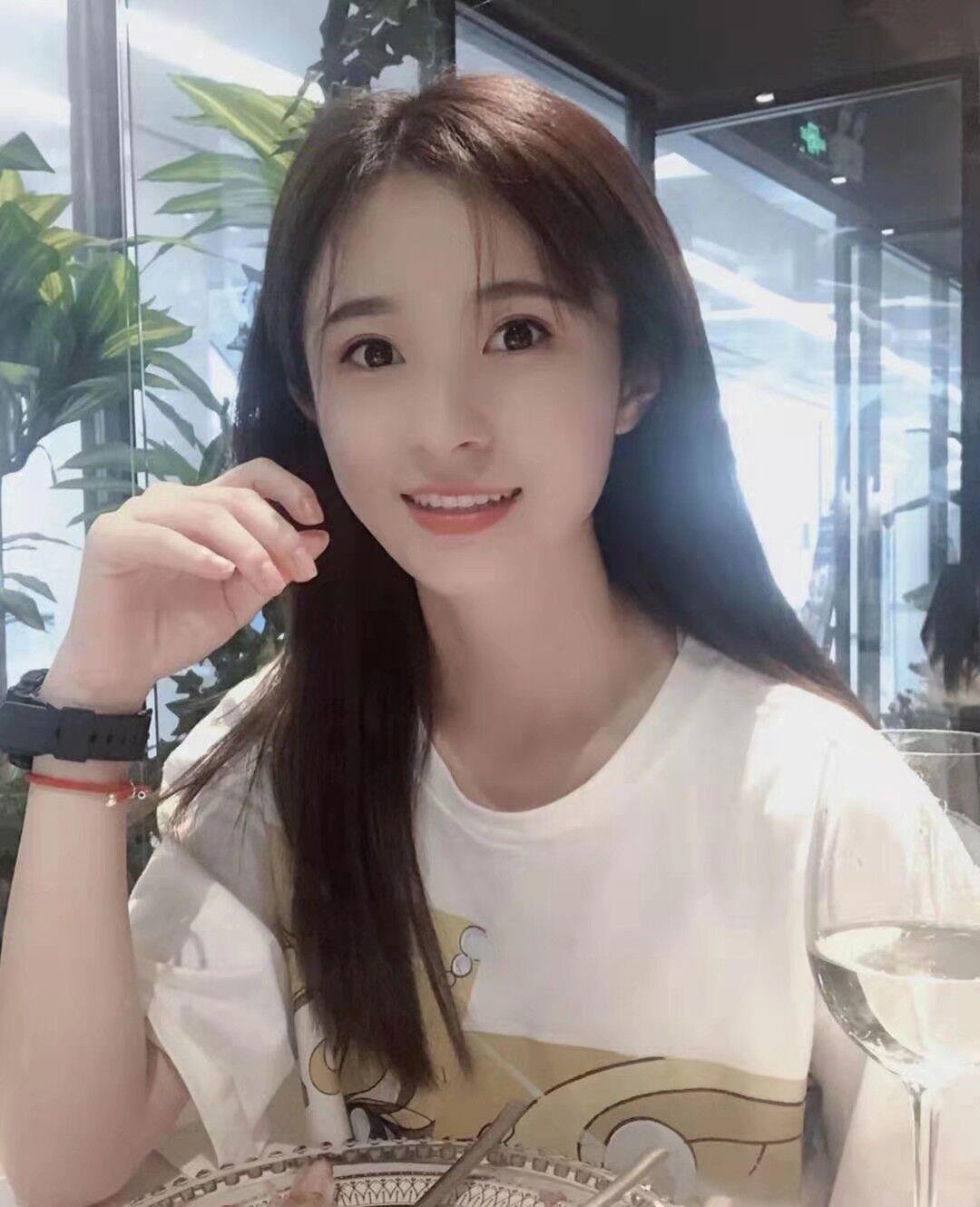 ，腿长大波挑逗系 第1张