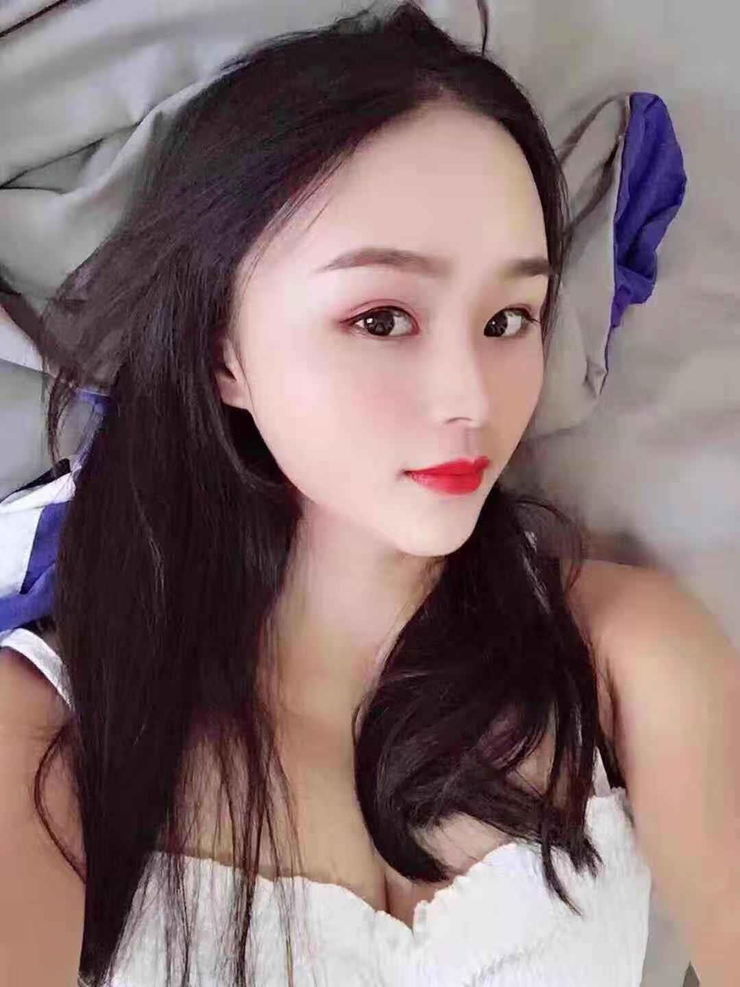 闺蜜介绍的身材不错妹子 第1张