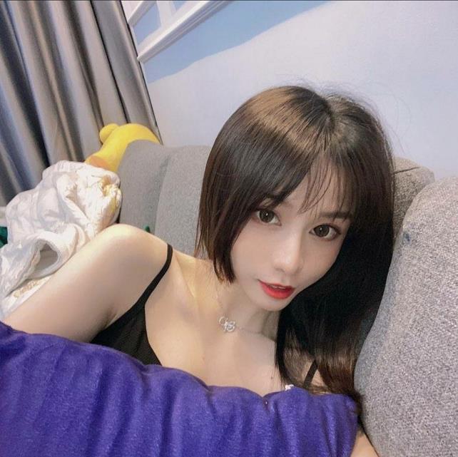19岁可人温柔小女神（屁股翘） 第4张