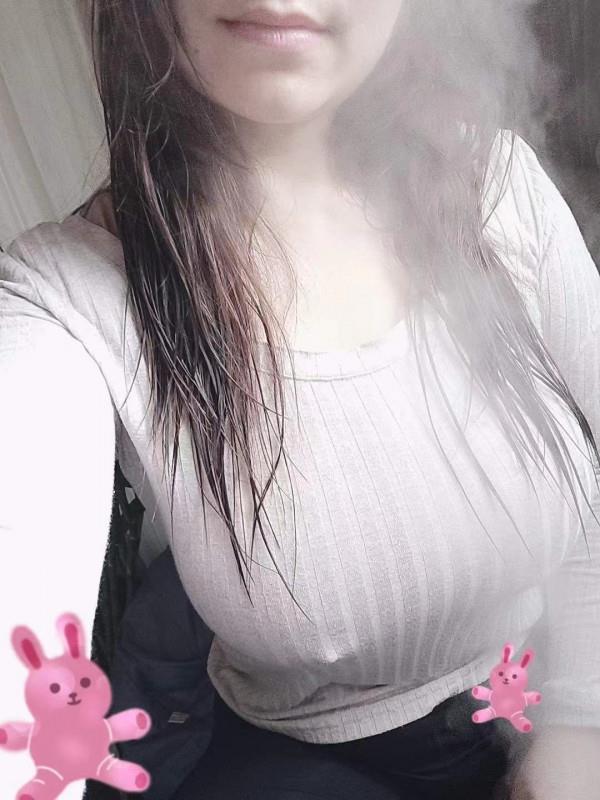 F奶少妇 第2张
