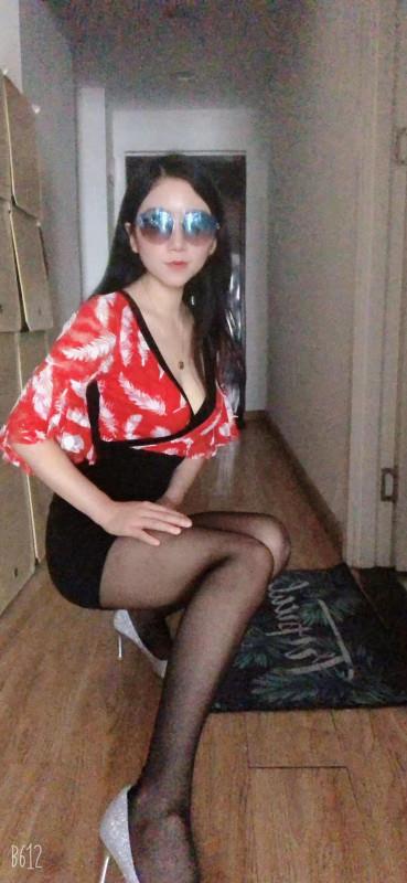 木樨园再次体验丝袜美腿佳佳 第1张