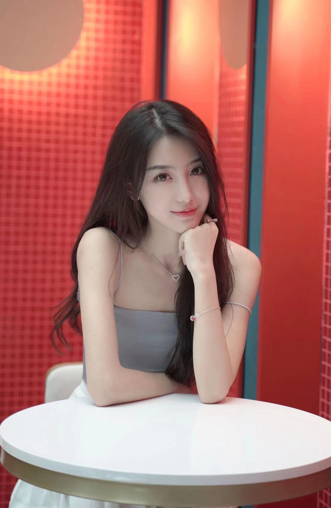 00后兼职学生妹紧致如初 第3张