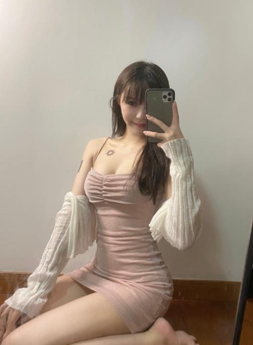 体验温柔漂亮邻家女孩激烈舌.吻.，耐看身材好，服务超热情! 第1张
