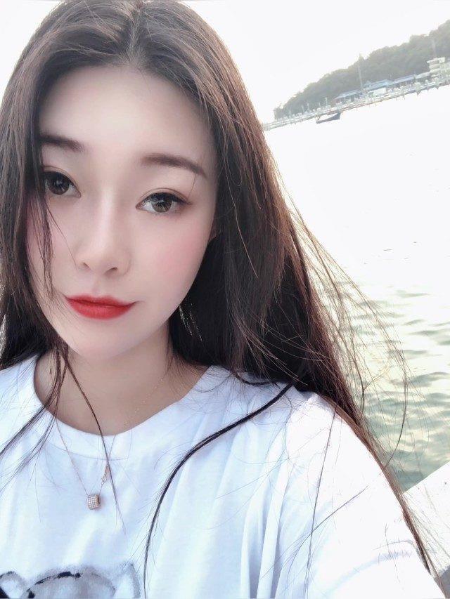 性价比大长腿美女倩钕 第1张