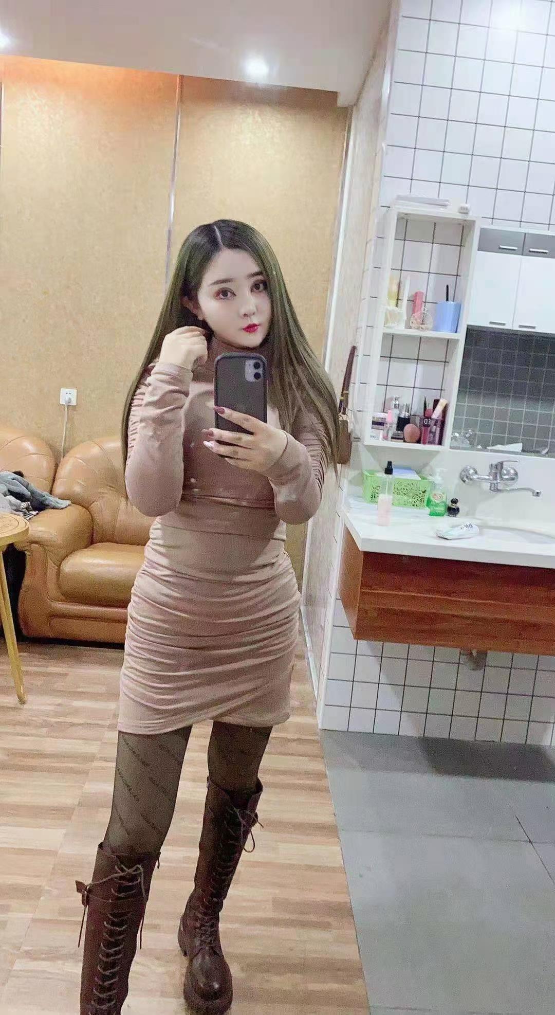 呼市丝袜妹笑笑 第1张