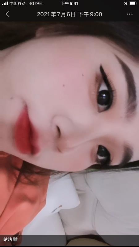 超大车头灯小姐姐 第1张