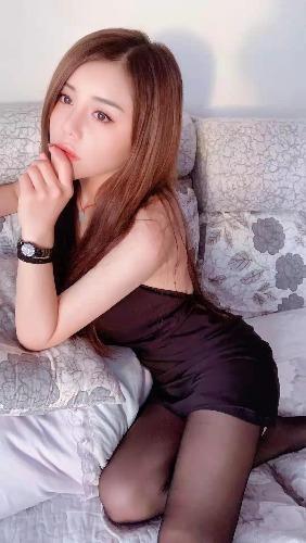 崇文门附近大胸妹子 第1张