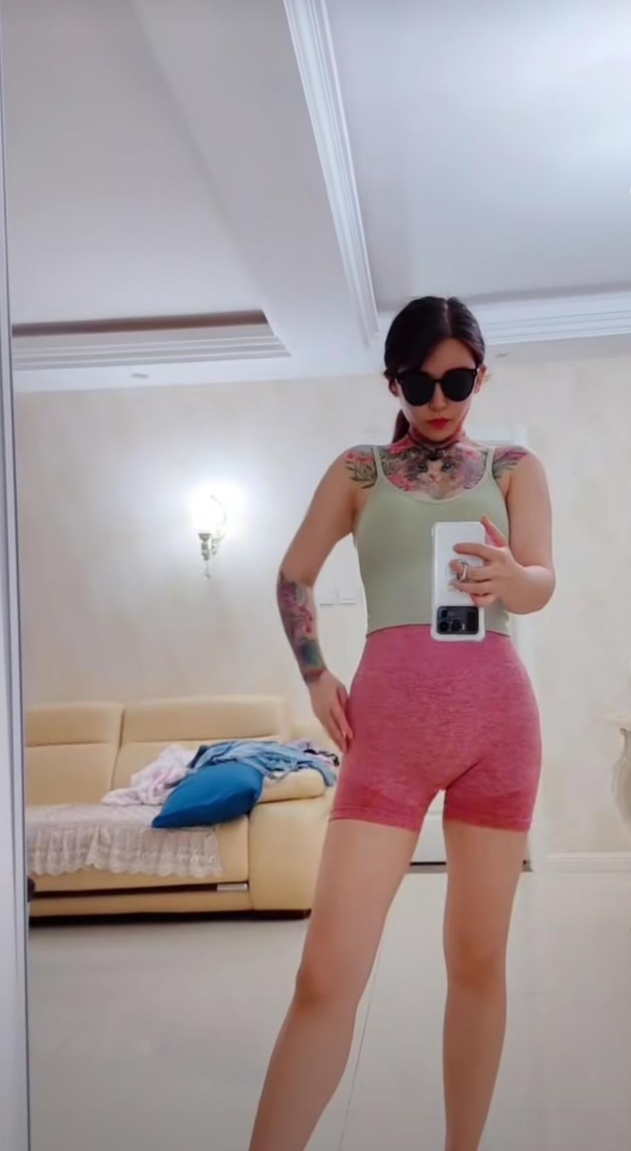 不可错过的极品经典纹身美女 第3张
