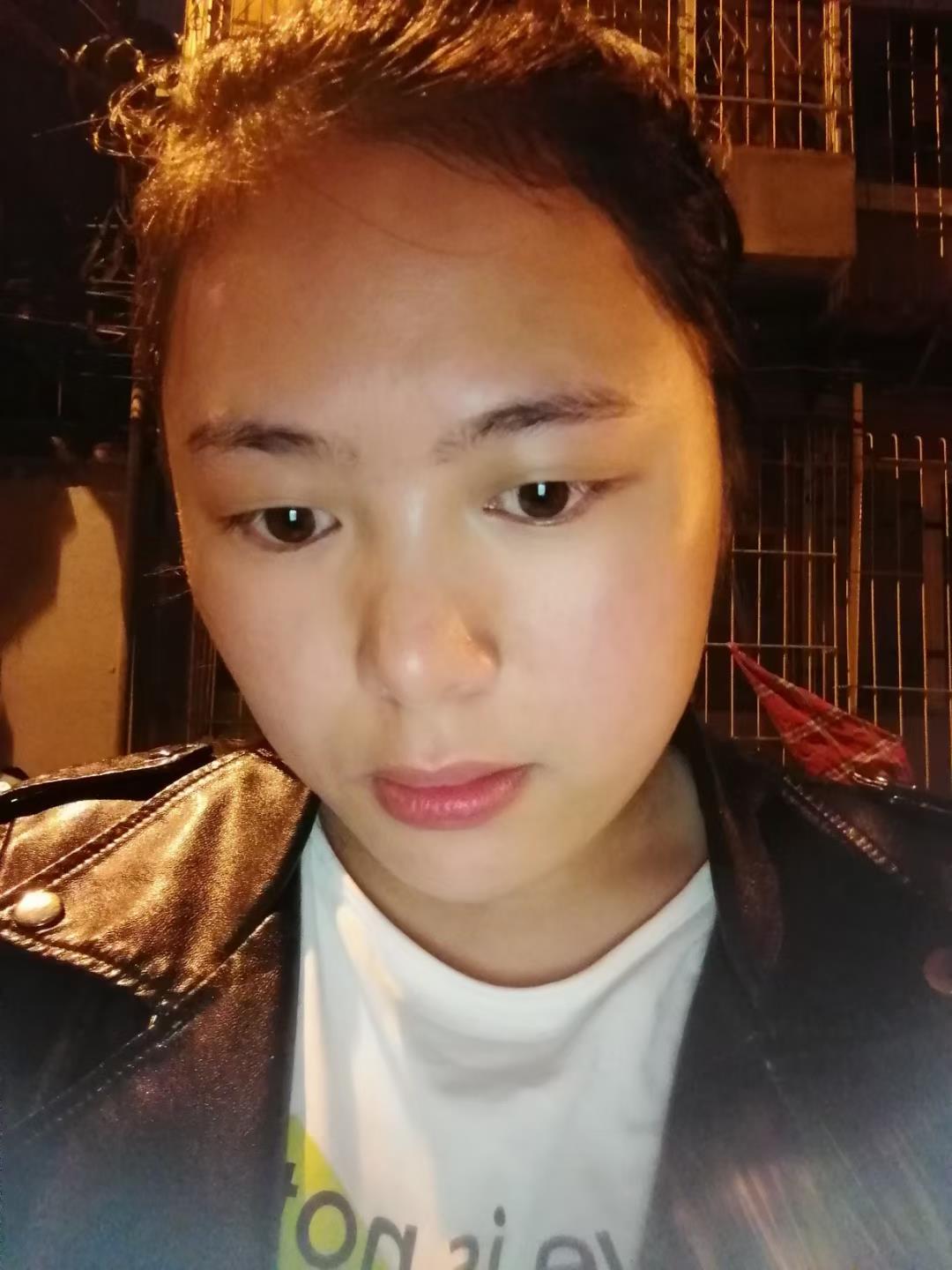 少数民族泄火妹子 第1张