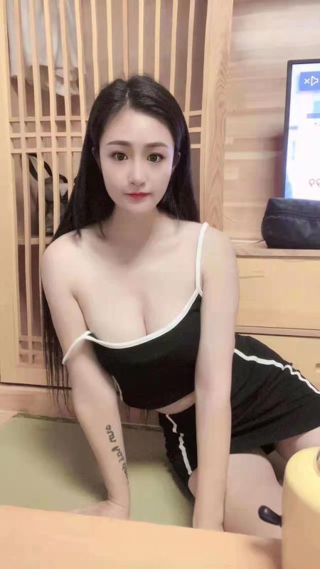 深喉小白姐姐 第2张