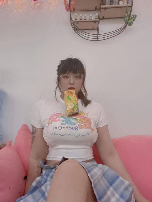 汉口大胸乐乐 第1张