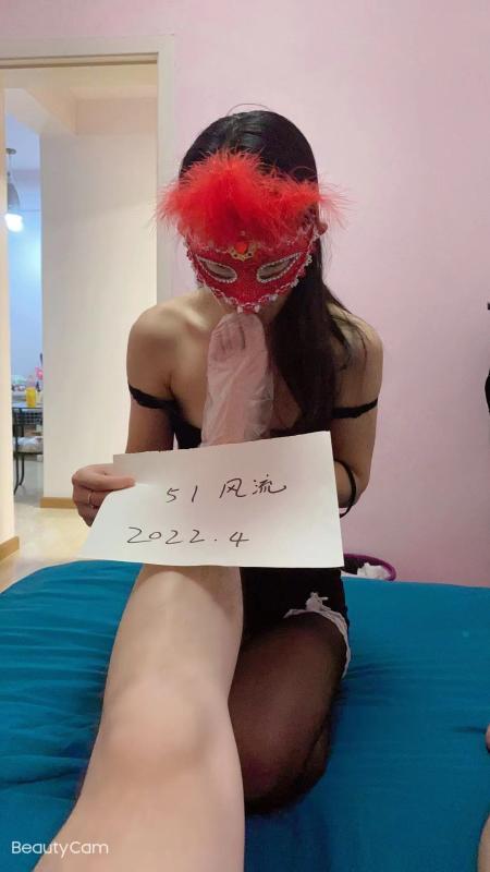 南门舔脚小骚货 第2张