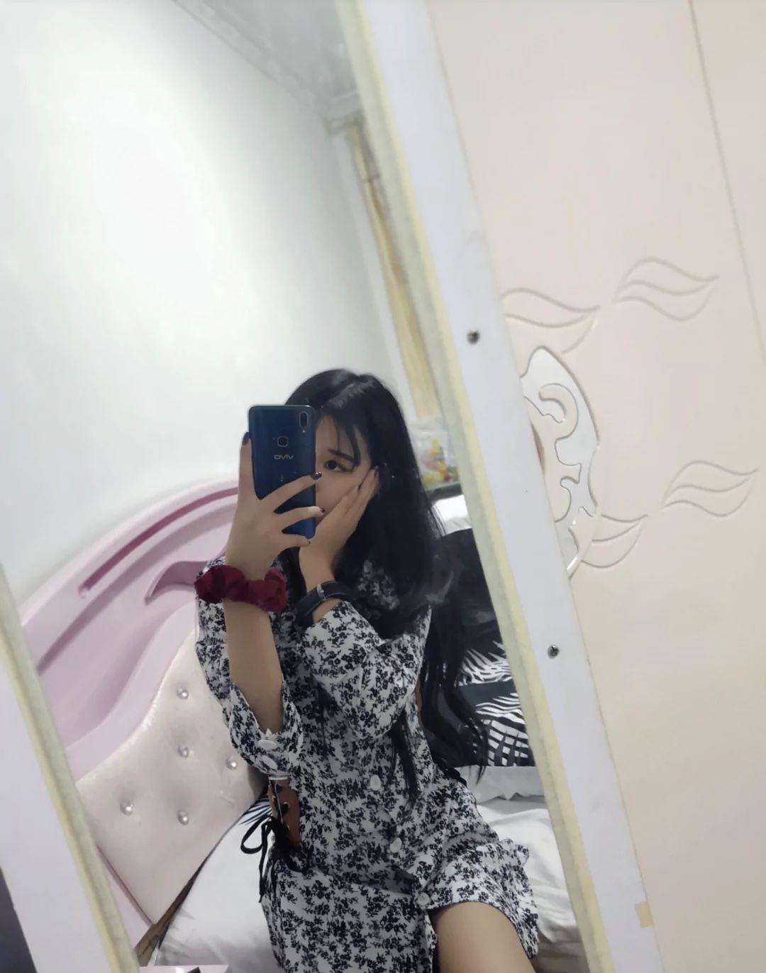 青羊一个颜值长腿妹子,喜欢玩腿的喜欢服务的可以去 第3张
