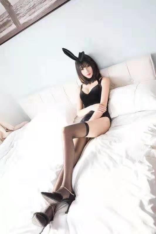 初次约长腿美女 第1张