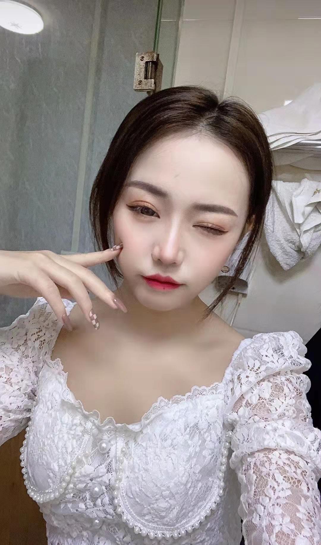 楼凤小妹服务挺好,还能车震 第3张