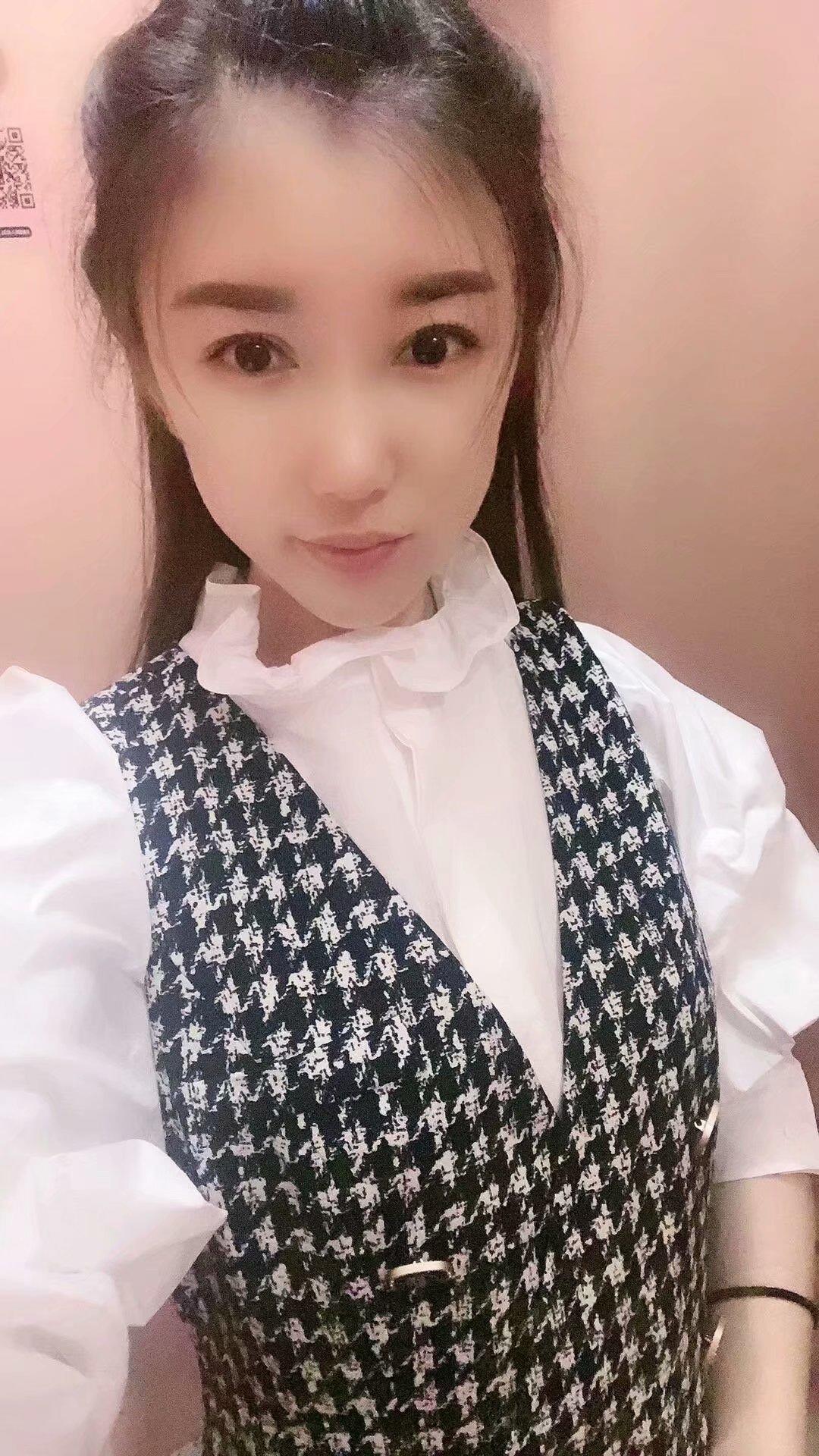 颜控必入!白嫩清纯新鲜小妞,外表清新上床豪放,水多... 第2张