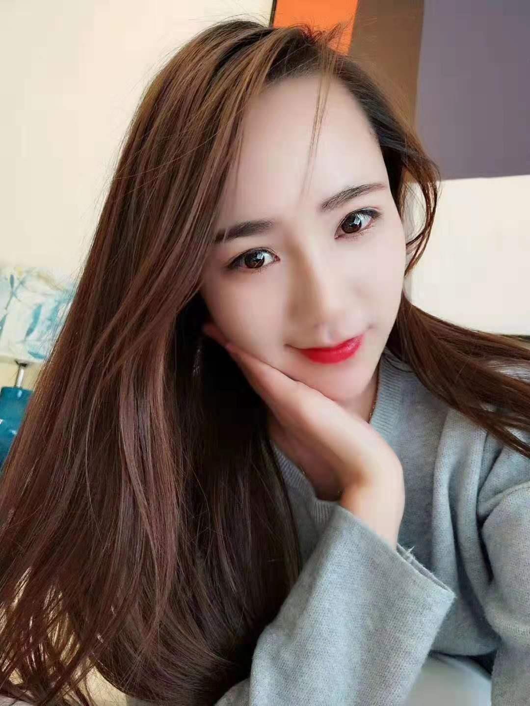东站高颜值美女主播一枚 第2张