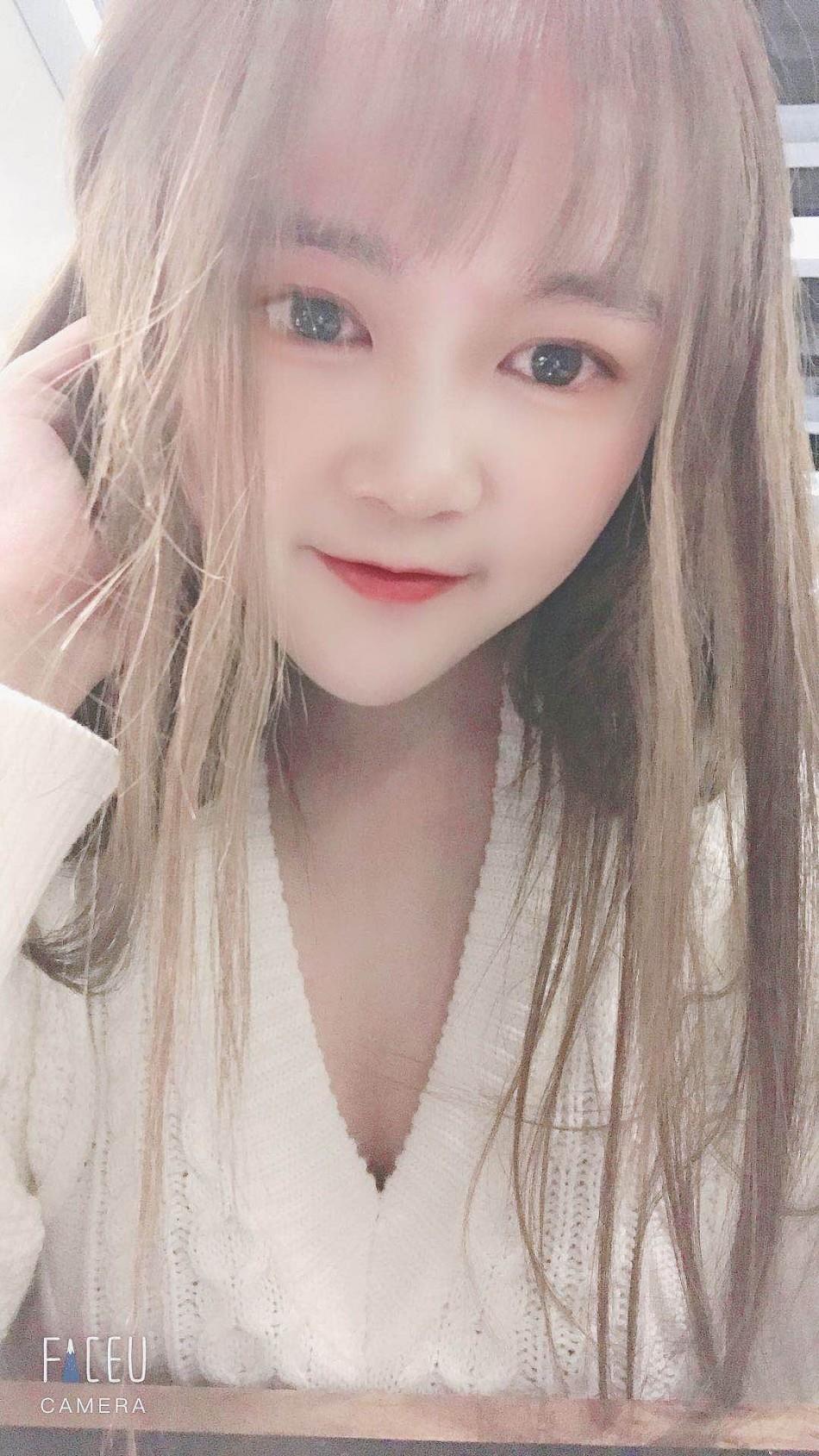 粉木耳的大胸妹子 第1张