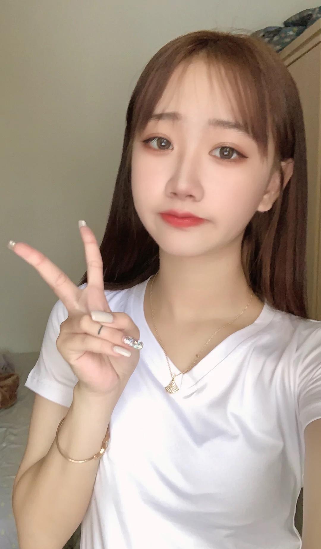 回民街约啪骚妹，别被清纯外表迷惑，做起来够骚 第3张