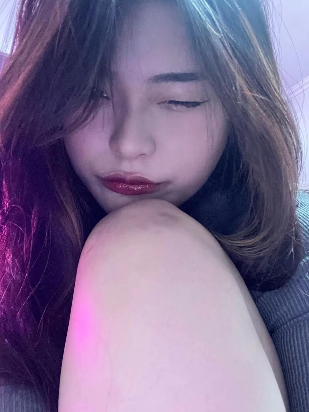 验证个骚妹，身材配丝袜，值得一战 第2张