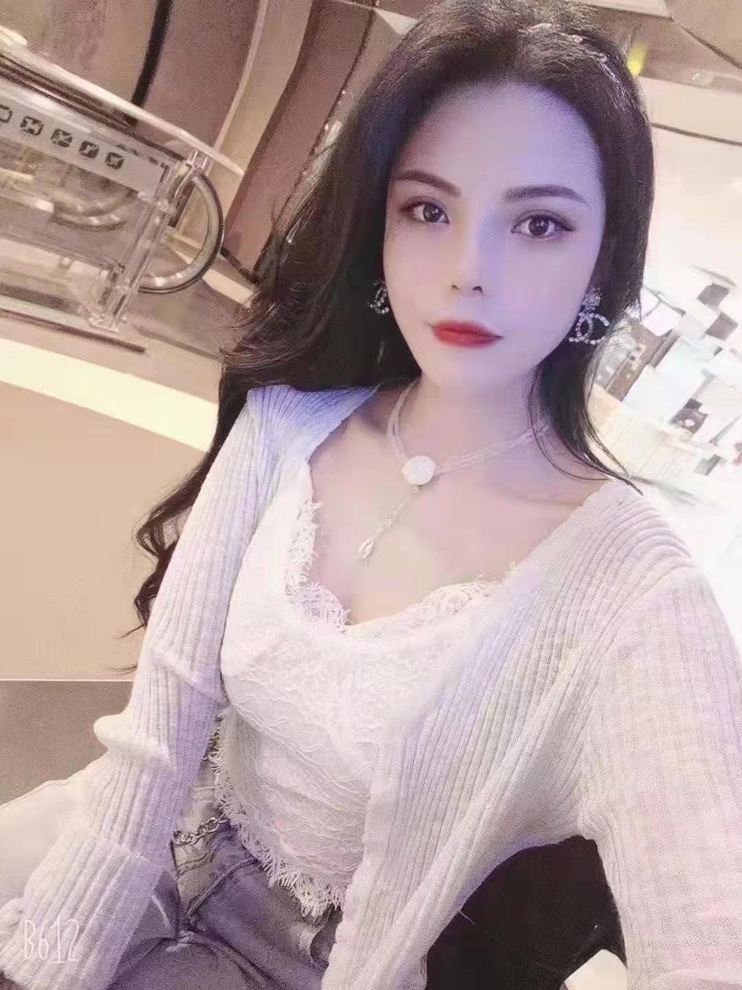 小骚货，很温柔配合各种各样的姿势 第2张