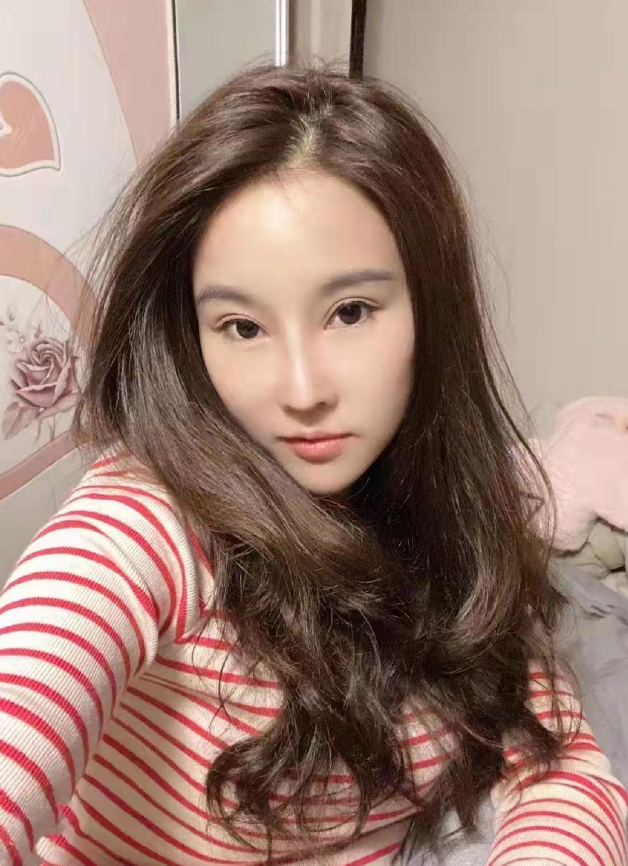 天河大胸小晴天，颜值御姐，会穿小制服 第2张