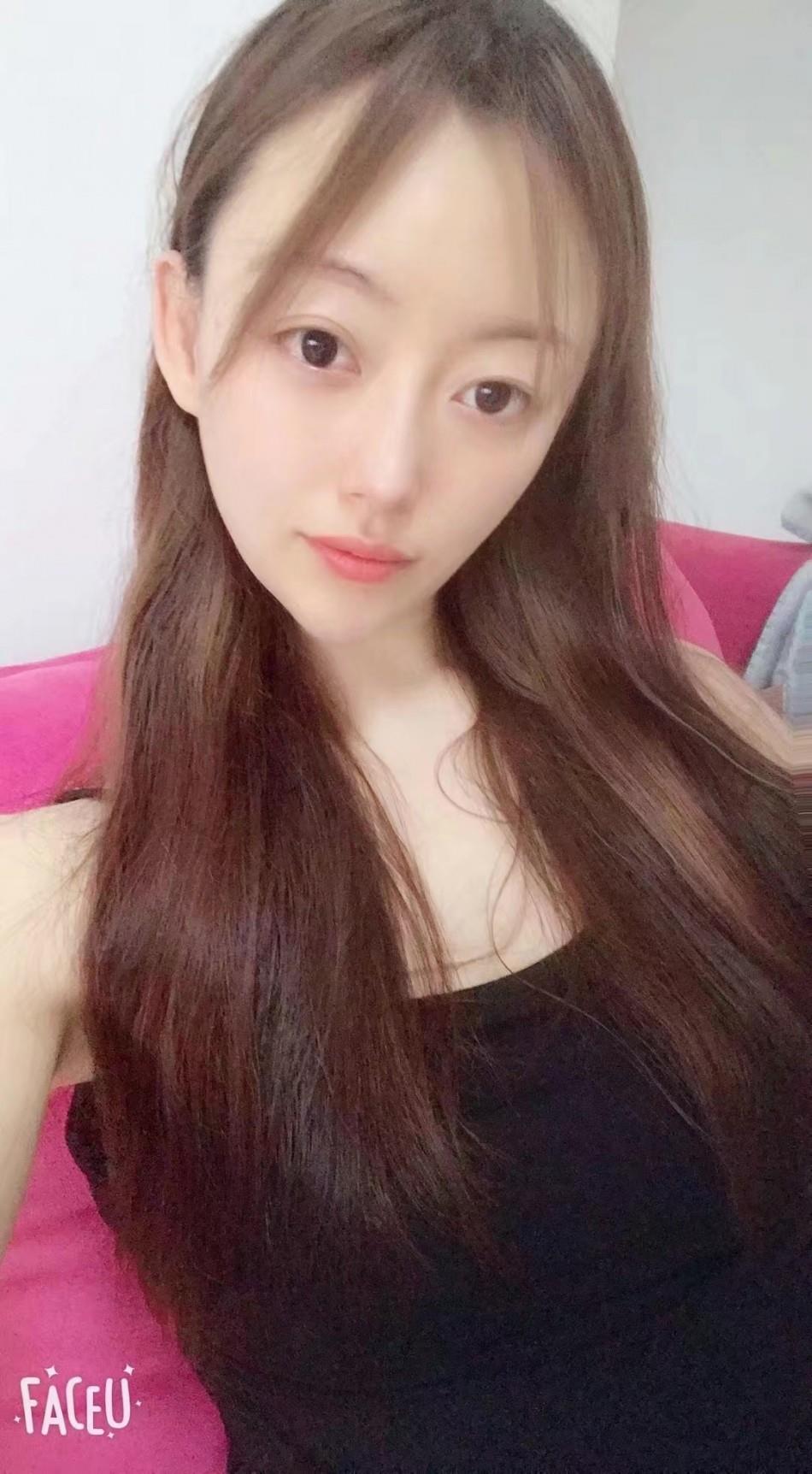 偶尔兼职的妹妹，很漂亮 第2张