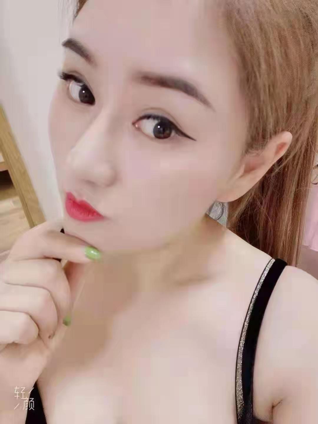 36D大乳外加身高175,天生炮架子,三张干到爽 第1张